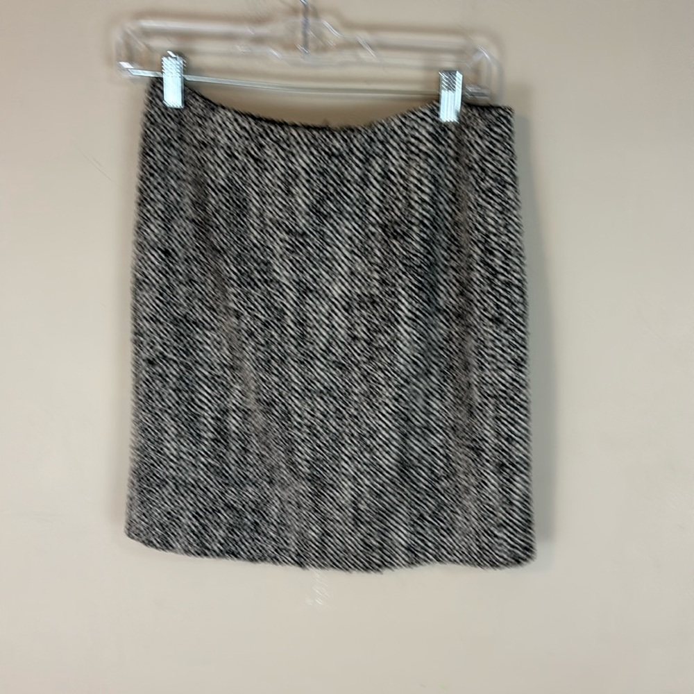 Brooks Brothers Wool and Mohair Tweed Skirt with Back Slit Size 2P